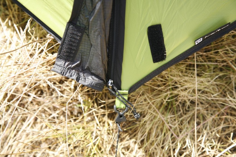 nemo obi 2 - the neo obi's door has no mechanism to take stress off the zipper...