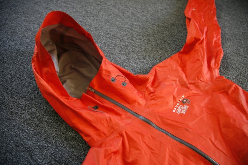 mountain hardwear quasar - mountain hardwear quasar has a low profile hood with two thin...