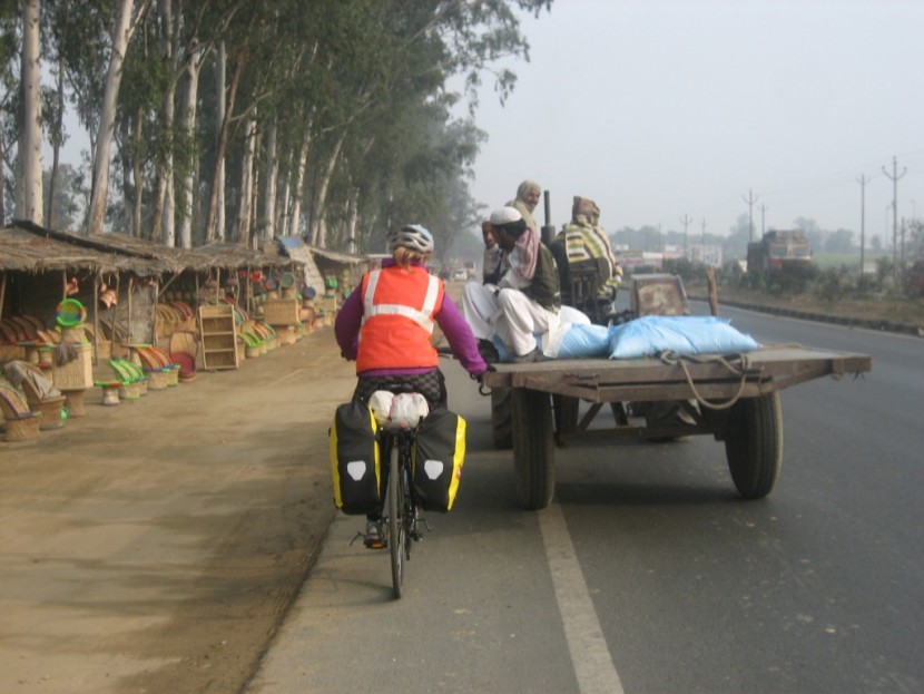 hyperlite mountain gear stuff pack - biking in india with the hyperlite mountain gear metro pack (white)...