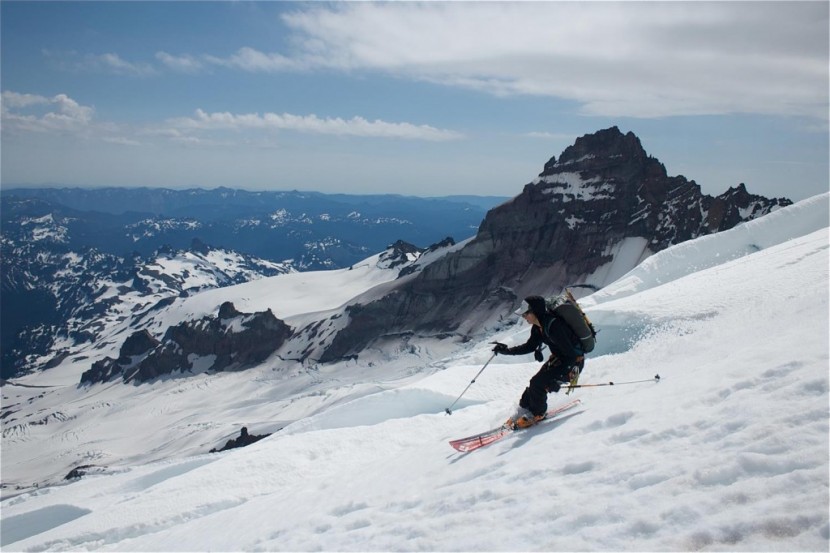 cilogear 30:30 worksack - todd kilcup skiing with the cilogear 30:30 guide service worksack.
