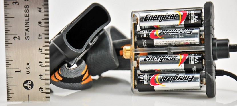 fenix hp11 - uses 4 aa batteries