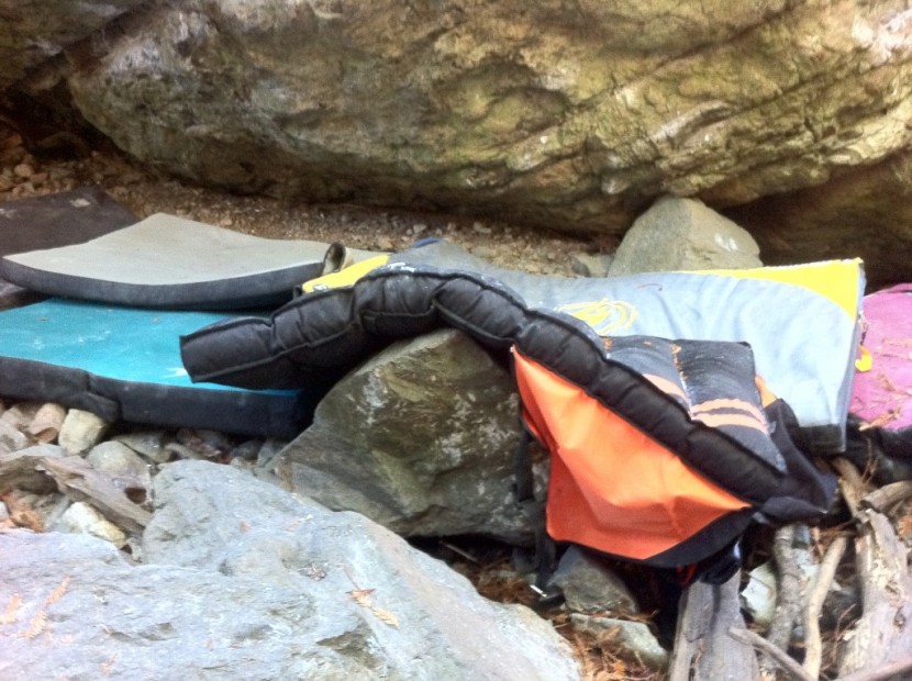 mad rock r3 - mad rocks r3 bouldering crash pad conforming very well to an uneven...