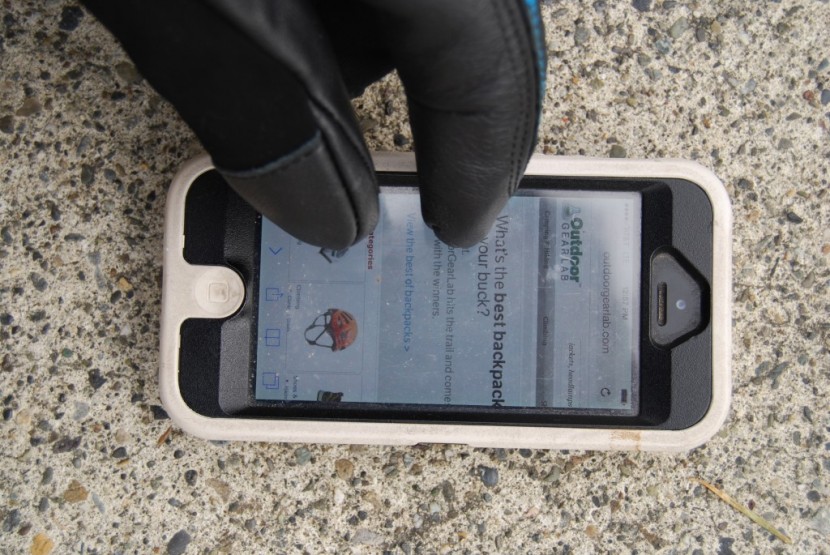 ski gloves - touchscreen sensitive fingertips are nice, but most skiers don&#039;t...