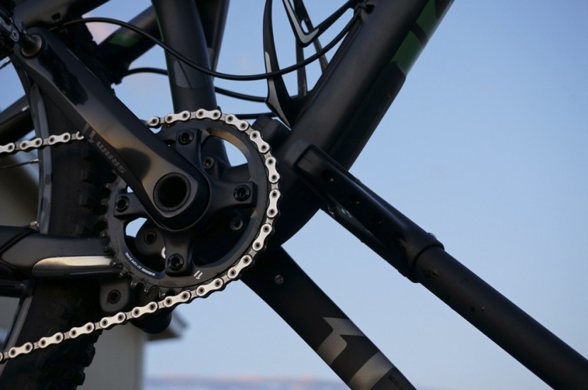 thule criterium - water bottle cages can make positioning the clamping arm difficult...