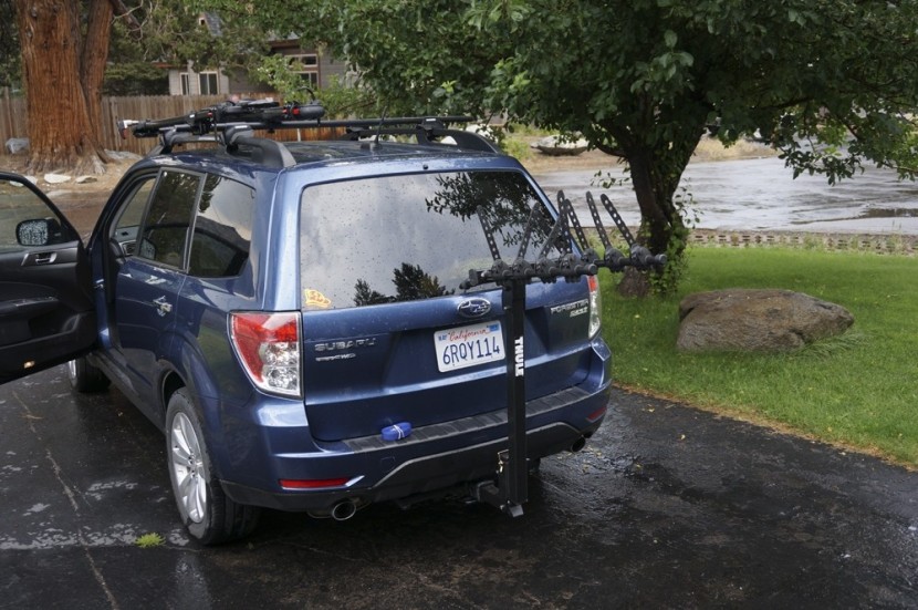 thule parkway 4-bike - bike rack testing. the thule parkway installed in the hitch and...