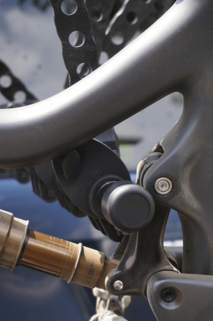 thule parkway 4-bike - the two-arm design on the thule parkway is not well suited to...