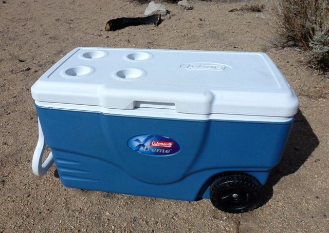 Coleman xtreme sale cooler with wheels