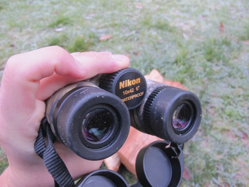 nikon prostaff 7 10x42 - the size of the nikon prostaff allows it to be adjusted with one hand.