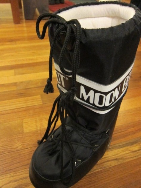 tecnica moon boot - the lace at the top of this boot allows you to cinch the upper down...