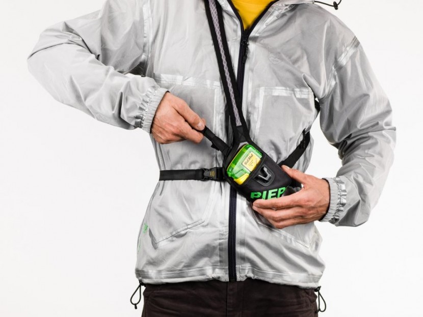 pieps dsp sport - showing the harness for the dsp sport.