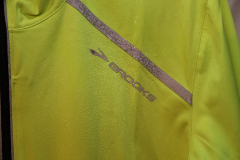 brooks infiniti jacket - the infiniti iv repelling water well using a dwr finish. in light to...