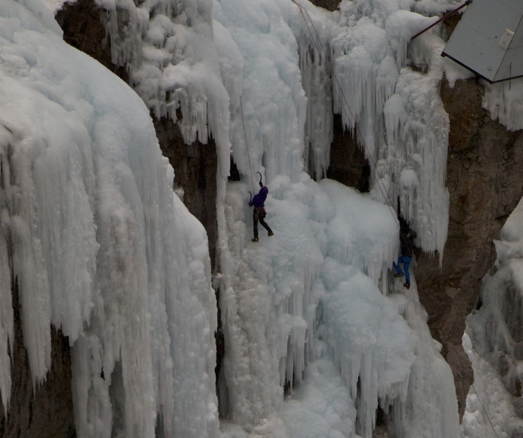 mountain hardwear principia for women - ice climbing in the mountain hardwear principia jacket in ouray...