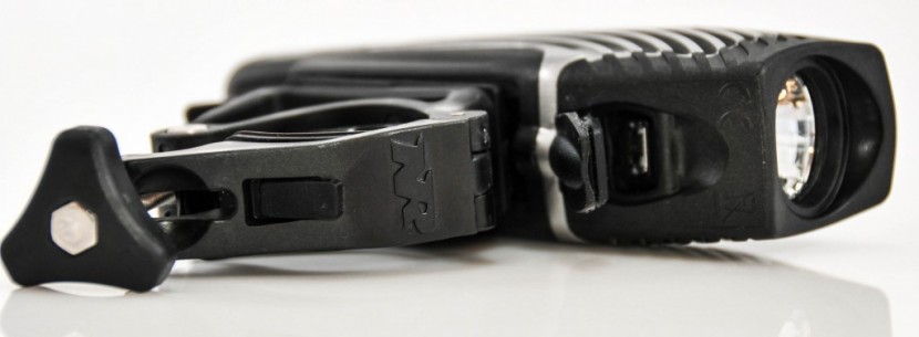 bike light - view of the lumina 550&#039;s handlebar mount.