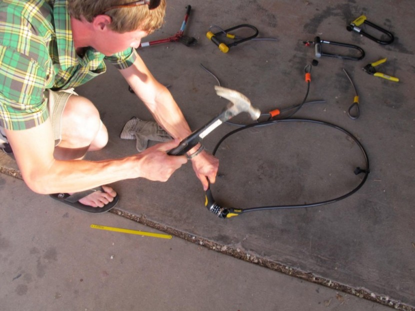 onguard akita 8041 - ben hammers through the locking mechanism of the akita in a few...