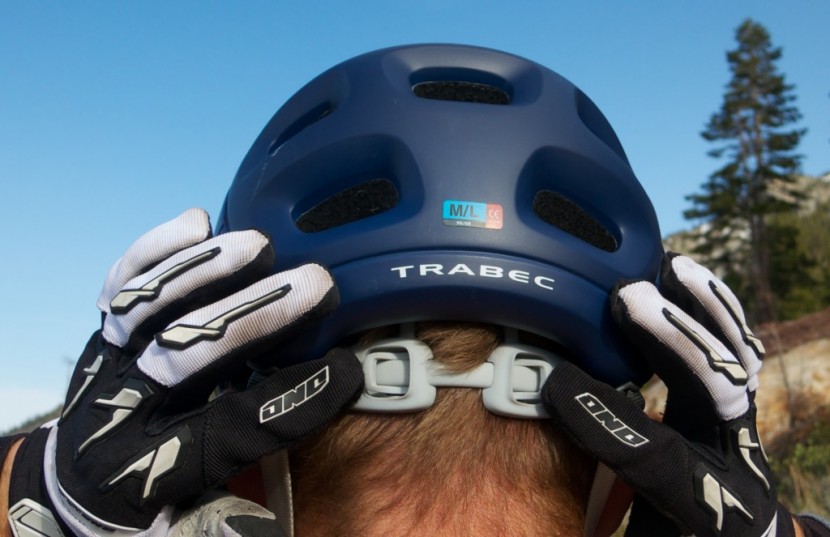 poc trabec - the trabec&#039;s rear adjustment band adjusts with two small buttons...