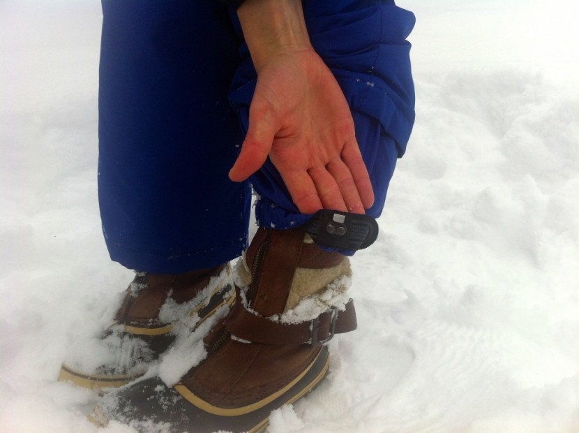 roxy dynamite - a nice feature that helps with warmth, this gaiter hook fastens to...