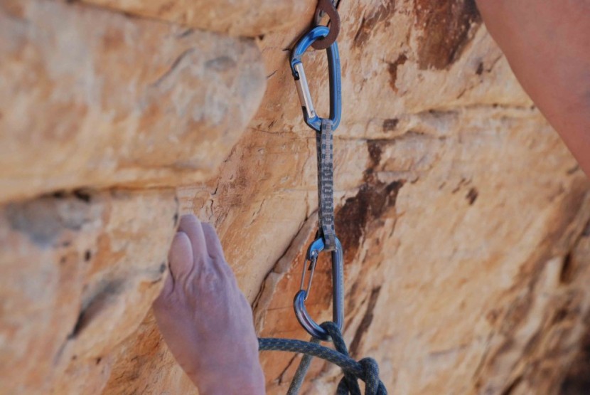 black diamond posiwire quickdraw - the sewn-in rubber straightjacket keeps the bottom carabiner in its...