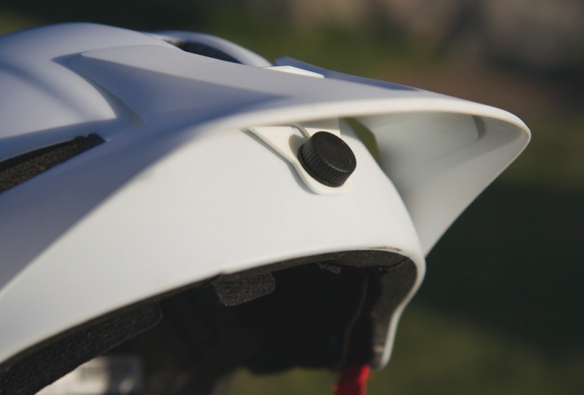 giro feature - the feature has a large plastic thumb screw beneath the visor to...