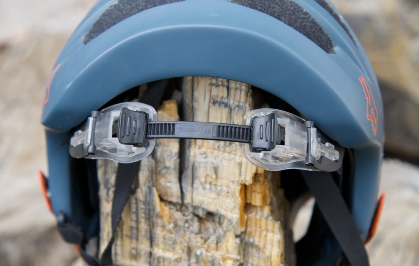 fox flux - the flux's rear retention band is adjusted with two buttons rather...