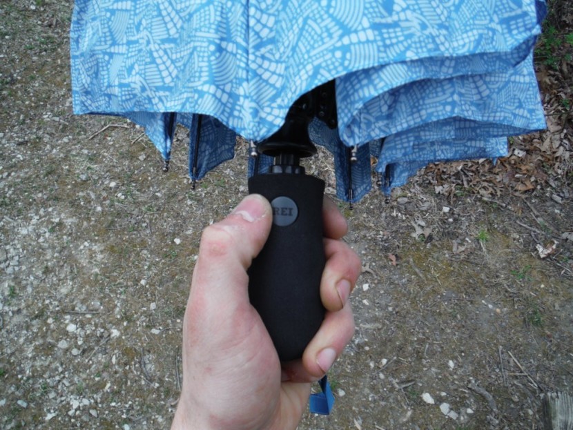 rei travel umbrella - the rei opens by pressing a gray button that is stamped with their...