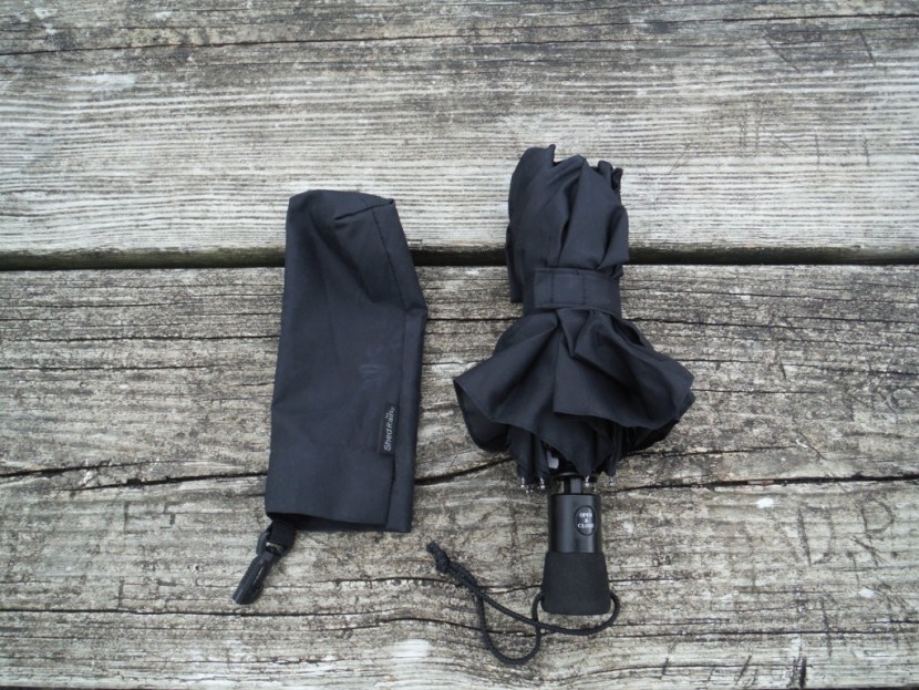 windpro compact auto - here is the windpro outside of its sleeve.  it&#039;s not difficult to...