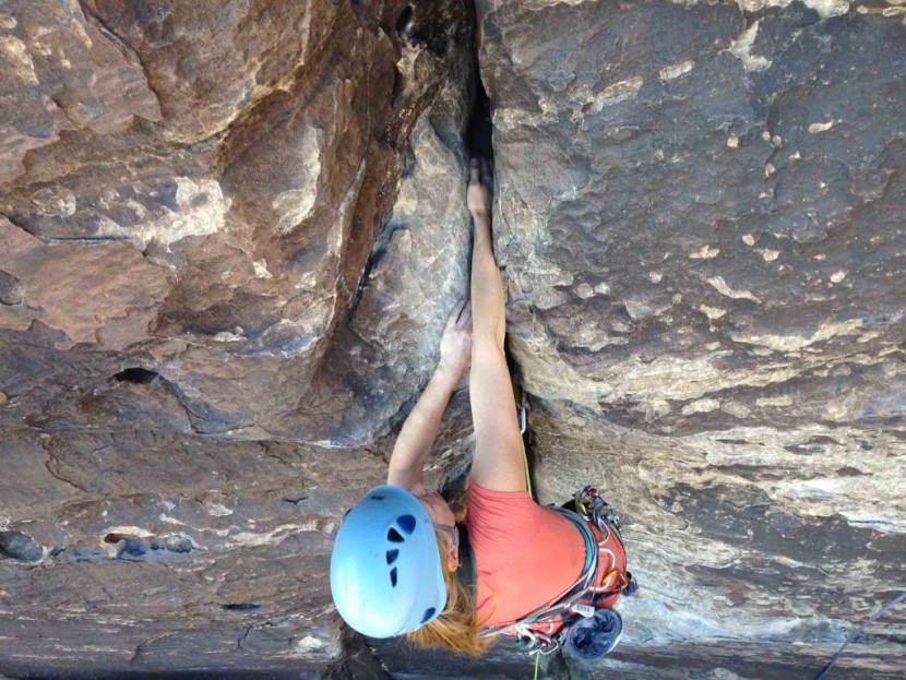 carabiner - cam mckenzie ring finding sinker jams and good placements in red...