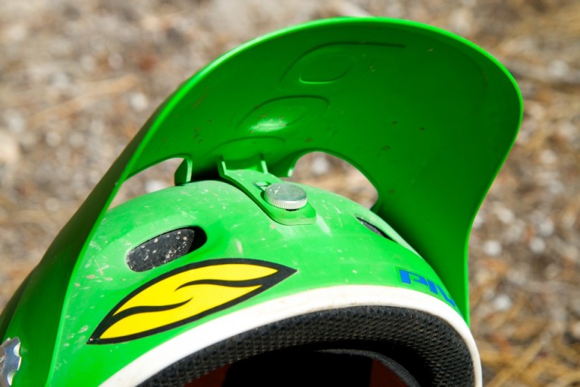 poc cortex flow - the flow&#039;s visor has a wide degree of articulation and is locked in...