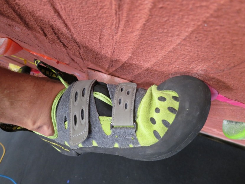 la sportiva tarantula - the tarantula can stand on some small edges in spite of a comfy fit...