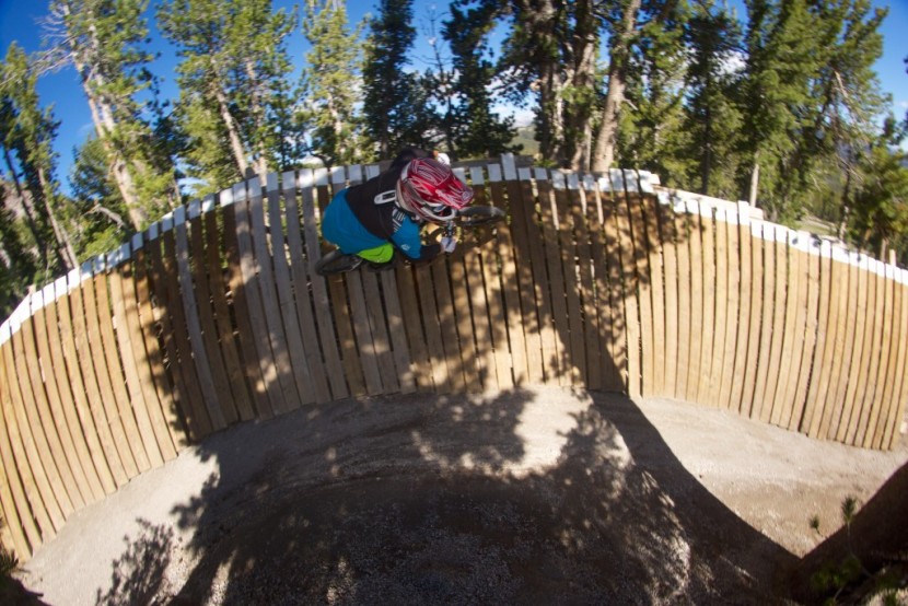 troy lee d3 - luke lydiard rides mammoth mountain&#039;s velocity downhill trail in the...