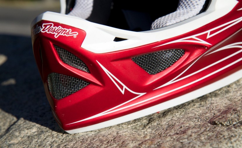 troy lee d3 - the d3&#039;s vents are covered by thick metal mesh to protect from...