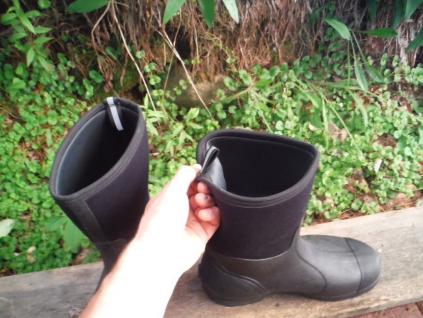 the original muck boot company chore mid - a pull tab on the top of the inside of the shaft assists on pulling...