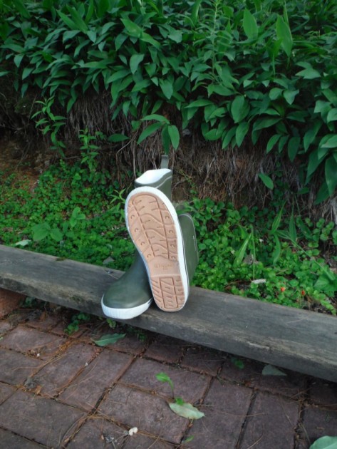 tretorn skerry - the tread on the skerry is almost entirely smooth and even, which...