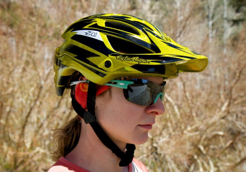 troy lee a1 - some of our test riders found that very wide sunglasses interfere...