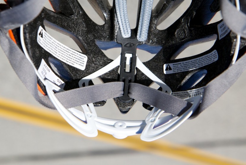 giro aeon - the aeon&#039;s rocloc5 retention system adjusts up and down into three...