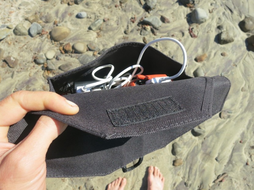 instapark mercury 10m18u with battery - showing off the instapark mercury 10&#039;s generous usb storage pocket...