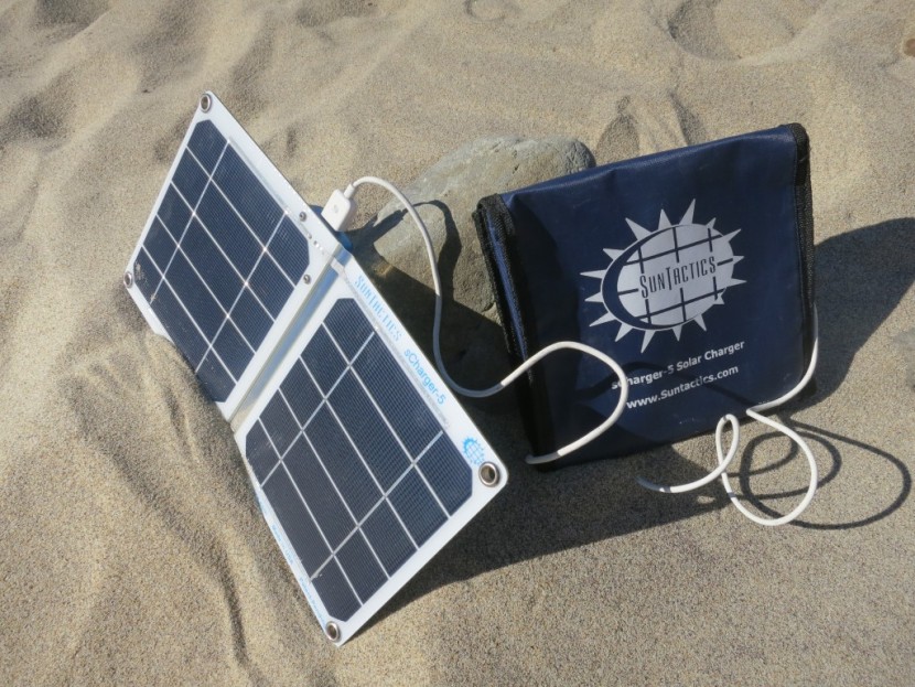 Suntactics sCharger-5 アメリカ製 ソーラーパネル USB SunTactics sCharger-5 Portable USB Charger Review | Tested