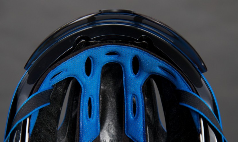 giro air attack shield - the air attack uses the roc loc air fit system which suspends the...