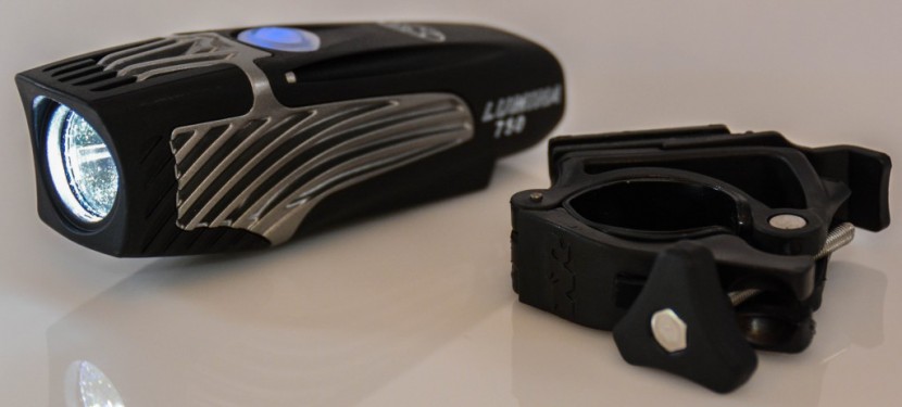 niterider lumina 750 - this slight breaks smoothly away from the handle mount and easily...