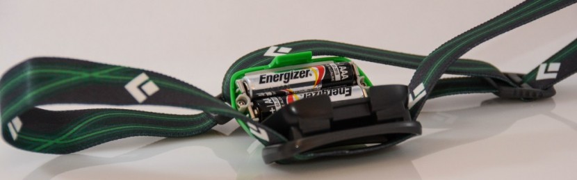 black diamond gizmo - the gizmo uses 2 aaa batteries.