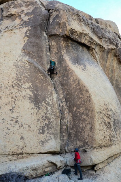 patagonia simple guide hoody - testing the durability of this jacket in joshua tree. even in warm...