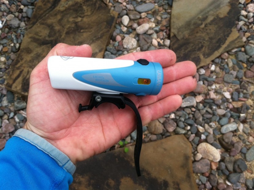 light and motion urban 350 - although this light cannot be removed from its mount, it is compact...