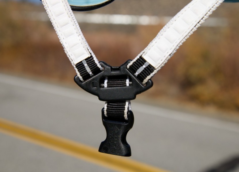 kask vertigo - the vertigo&#039;s chin strap is connected to the harness yoke with a...
