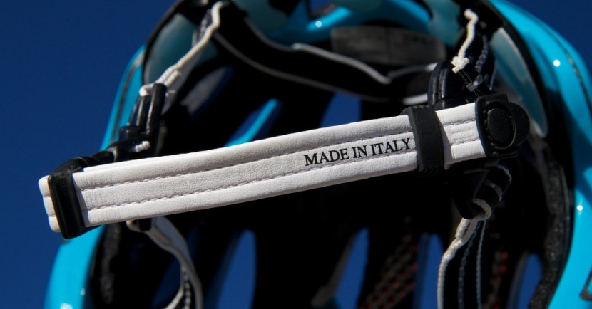 kask vertigo - the vertigo&#039;s chins strap is made from imitation eco-leather which...