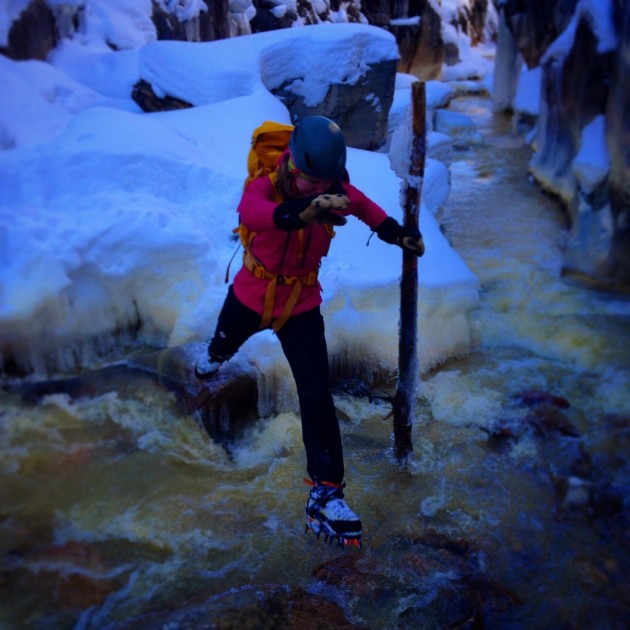 mountain hardwear alchemy hooded jacket for women - using a log and the highly water resistant mhw alchemy to make it...