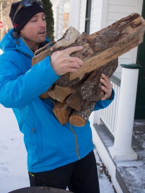 flylow roswell - ski jackets are not only used for skiing. here, lead editor presses...