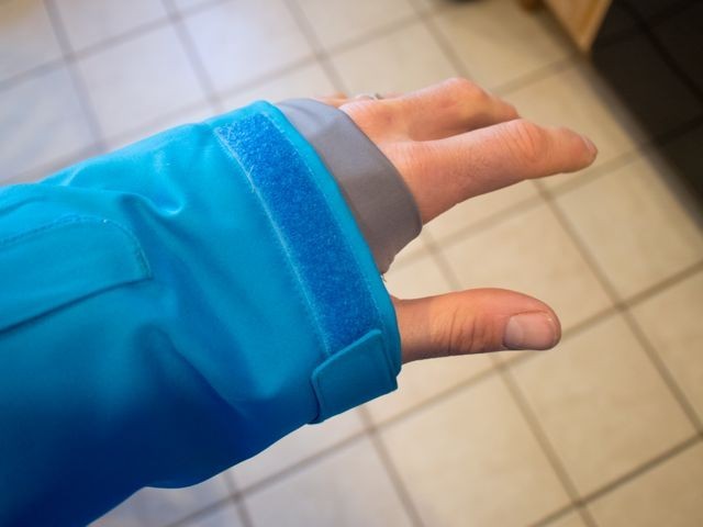 flylow roswell - the proper sleeves are plenty long, but the interior stretchy cuff...