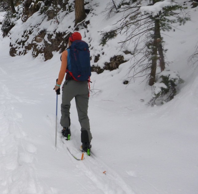 poc wo mitten - annie tests the breathability of the poc mitts on a skin up...