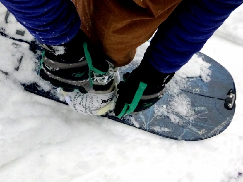 pow gem - assembling the splitboard and clipping bindings - this was no...