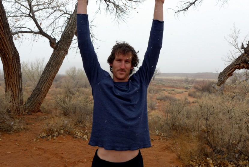 duofold midweight crew - the duofold midweight crew&#039;s tendency to rise up with arms overhead...