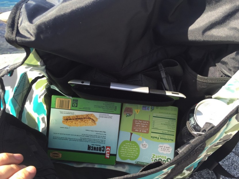 the north face base camp messenger - at 20 liters in size, this bag is large enough for the daily needs...